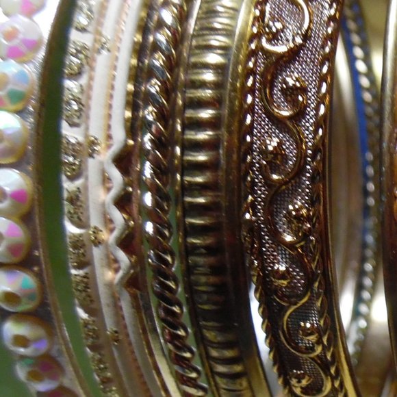 BANGLES! - Picture 3 of 4